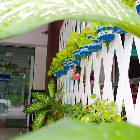 Phuthara Hostel 푸껫 외부 사진