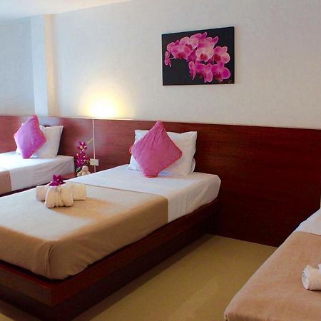 Phuthara Hostel 푸껫 외부 사진
