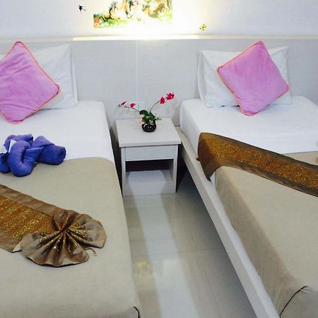 Phuthara Hostel 푸껫 외부 사진