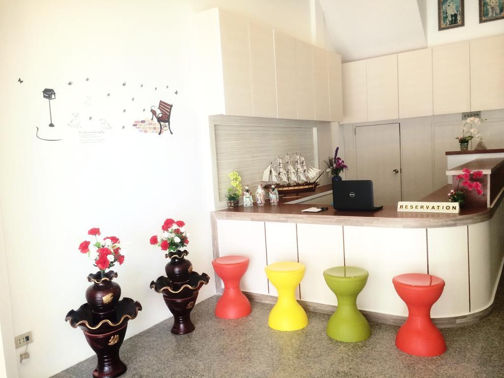 Phuthara Hostel 푸껫 외부 사진