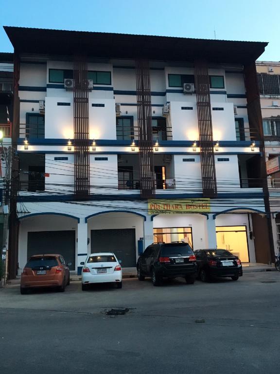 Phuthara Hostel 푸껫 외부 사진