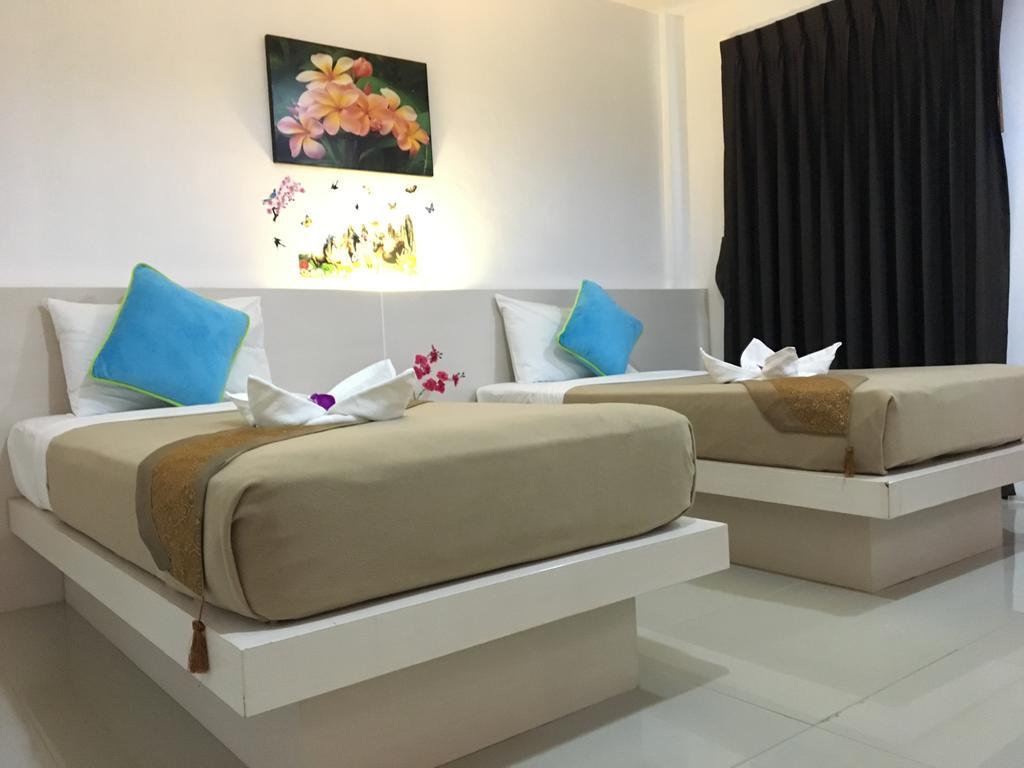 Phuthara Hostel 푸껫 외부 사진