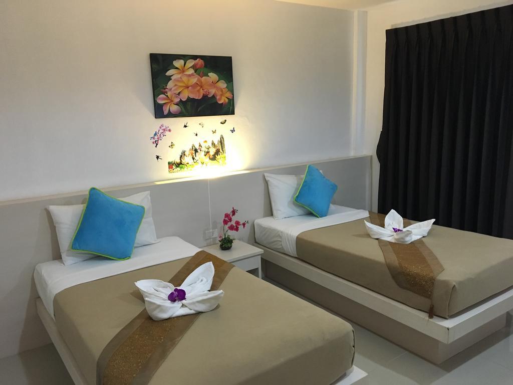 Phuthara Hostel 푸껫 외부 사진