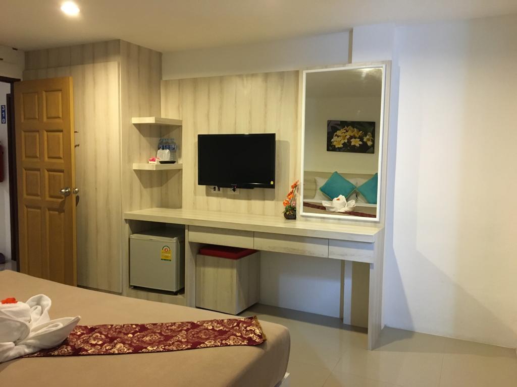 Phuthara Hostel 푸껫 외부 사진