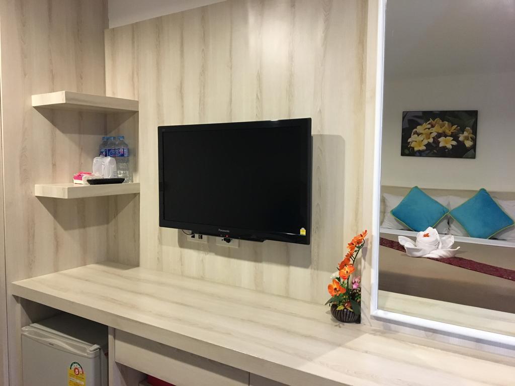 Phuthara Hostel 푸껫 외부 사진