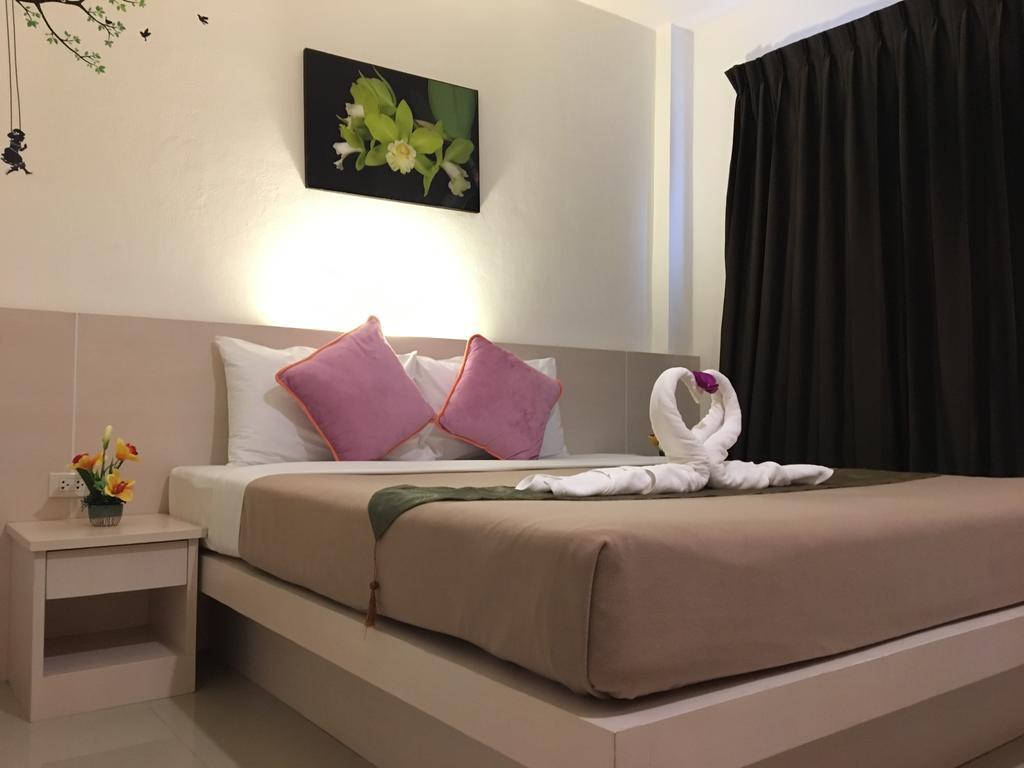 Phuthara Hostel 푸껫 외부 사진