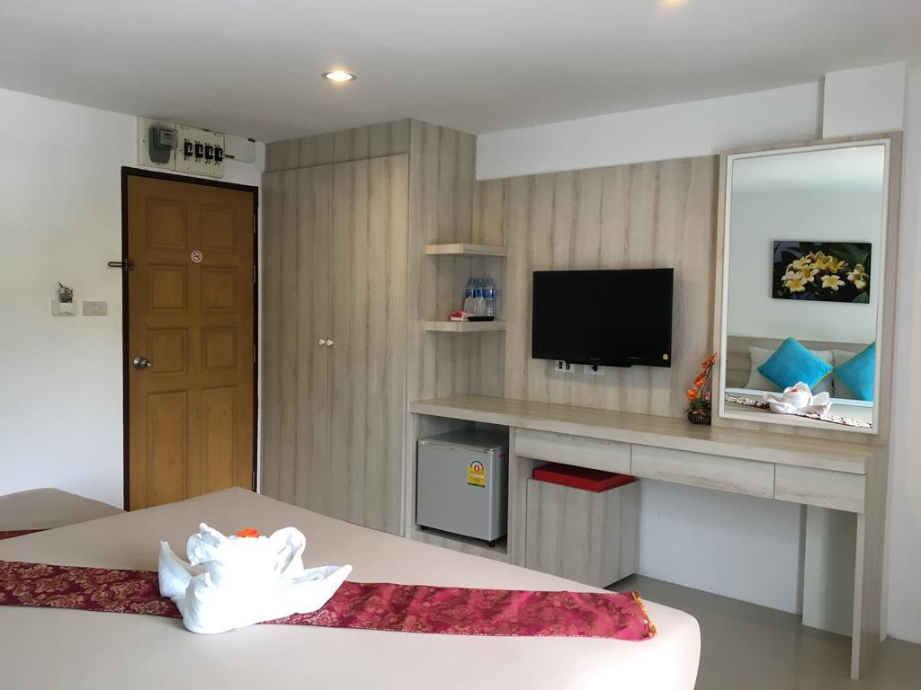 Phuthara Hostel 푸껫 외부 사진