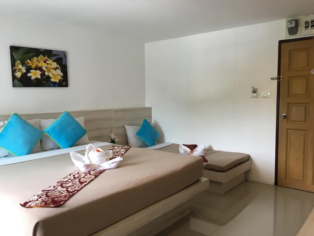 Phuthara Hostel 푸껫 외부 사진