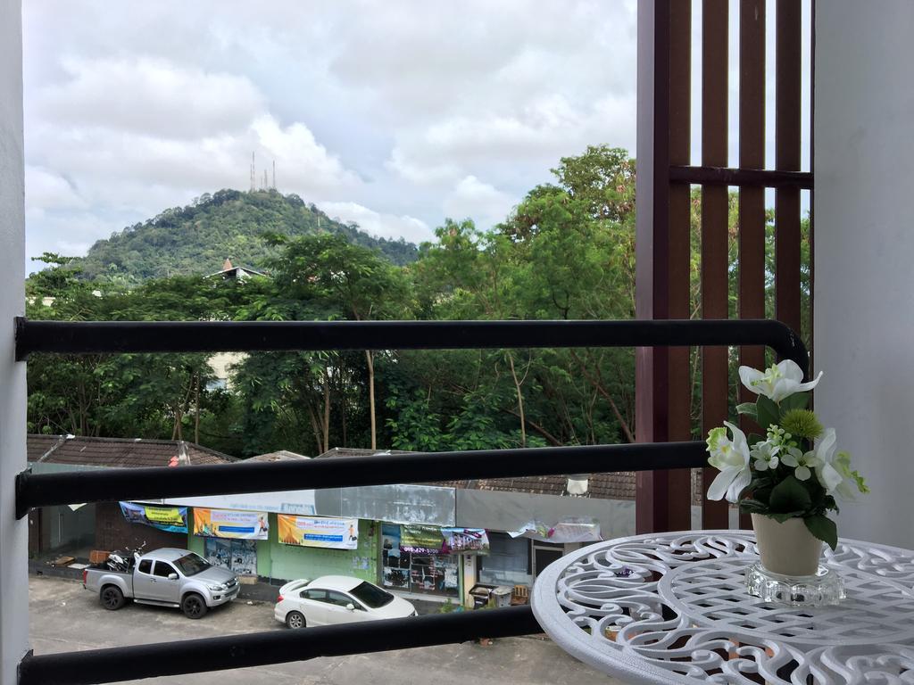 Phuthara Hostel 푸껫 외부 사진
