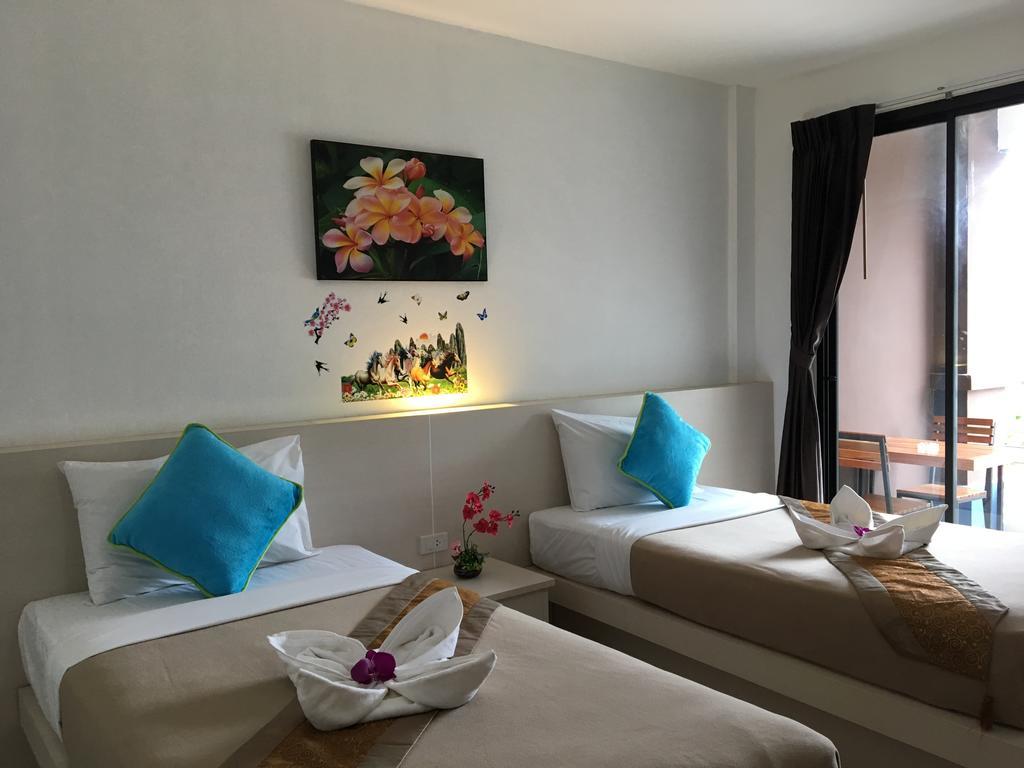 Phuthara Hostel 푸껫 외부 사진