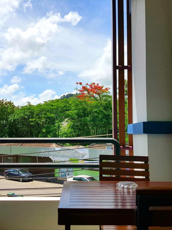 Phuthara Hostel 푸껫 외부 사진