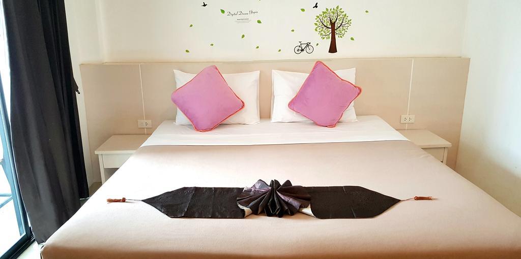 Phuthara Hostel 푸껫 외부 사진