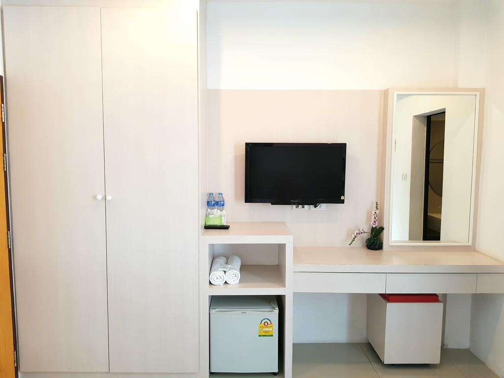 Phuthara Hostel 푸껫 외부 사진