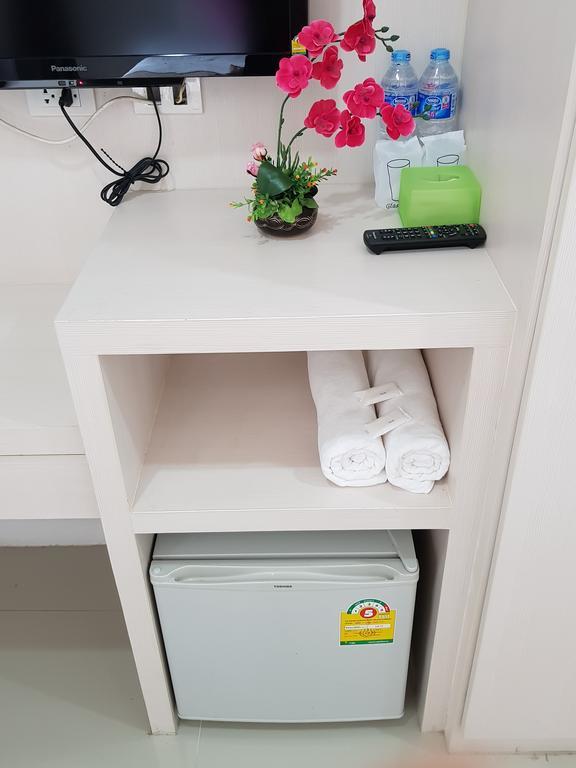 Phuthara Hostel 푸껫 외부 사진