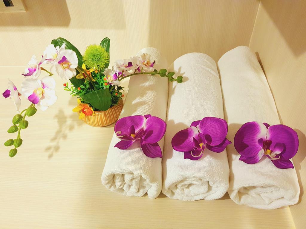 Phuthara Hostel 푸껫 외부 사진