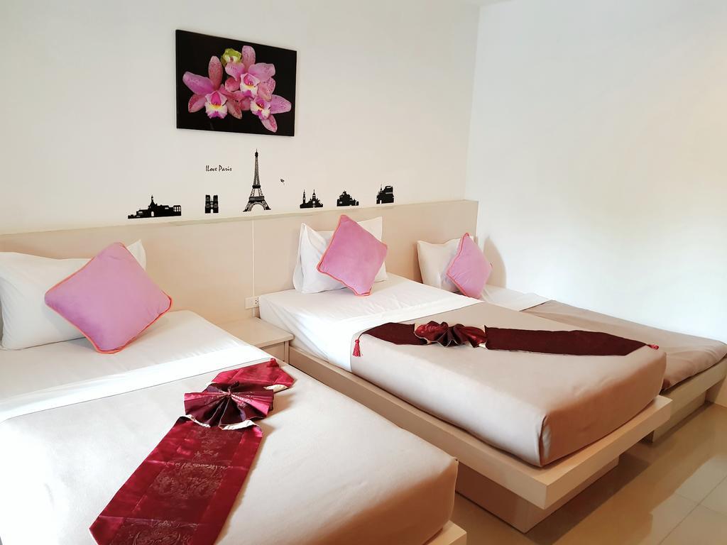 Phuthara Hostel 푸껫 외부 사진