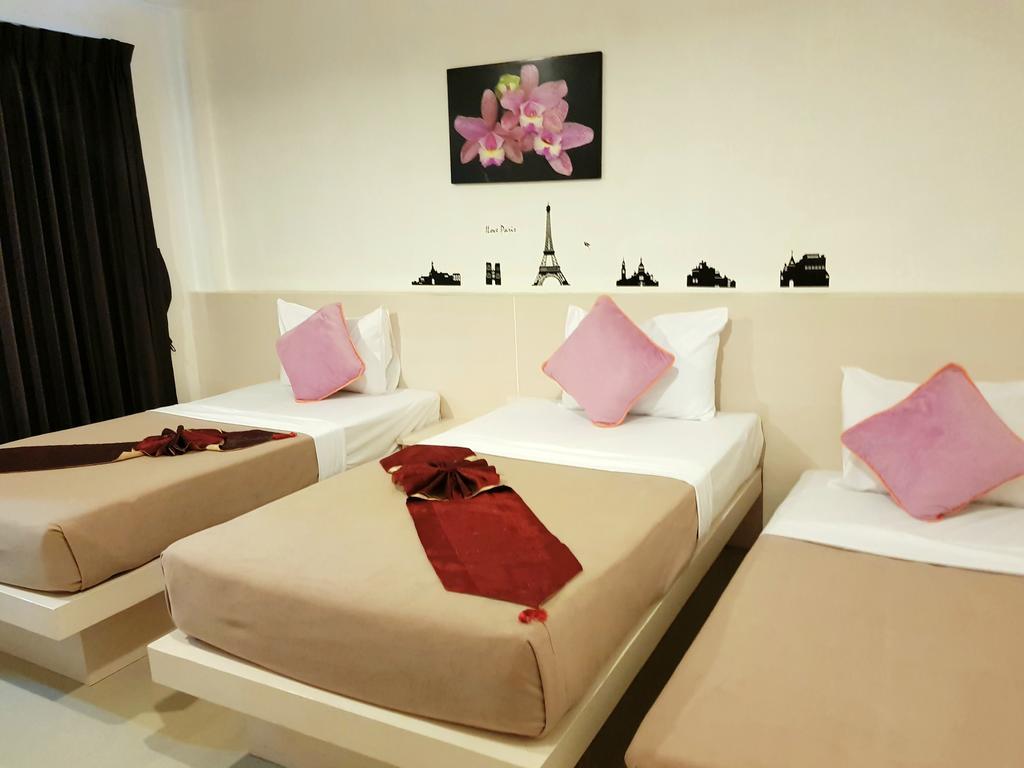 Phuthara Hostel 푸껫 외부 사진