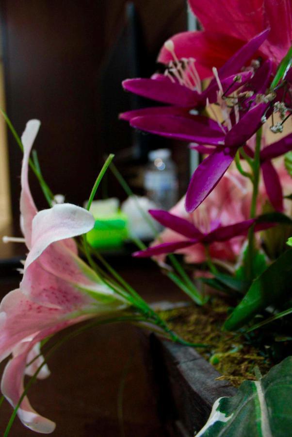 Phuthara Hostel 푸껫 외부 사진