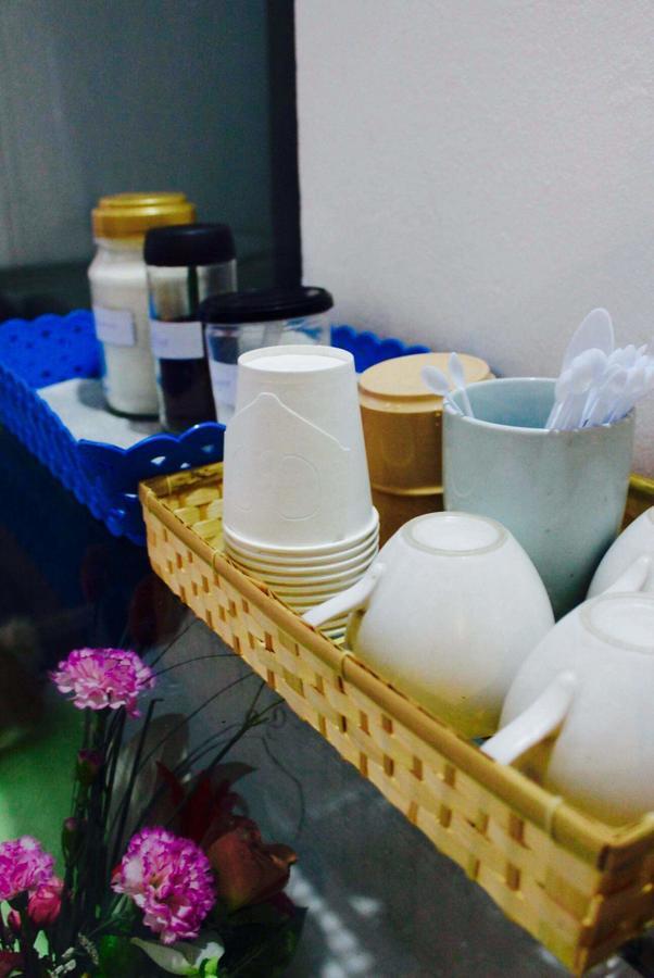 Phuthara Hostel 푸껫 외부 사진