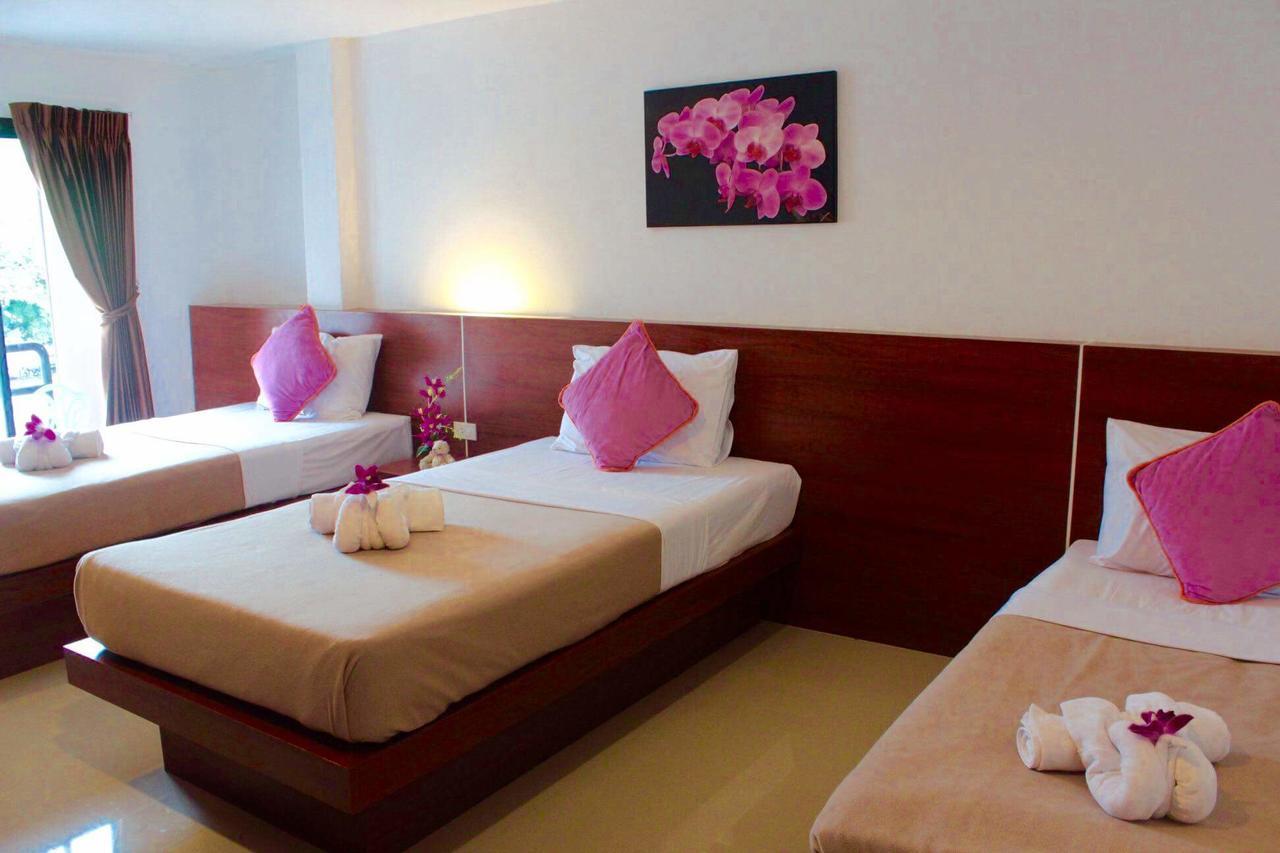 Phuthara Hostel 푸껫 외부 사진