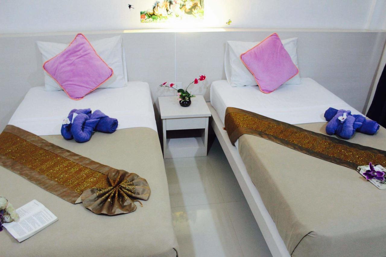 Phuthara Hostel 푸껫 외부 사진
