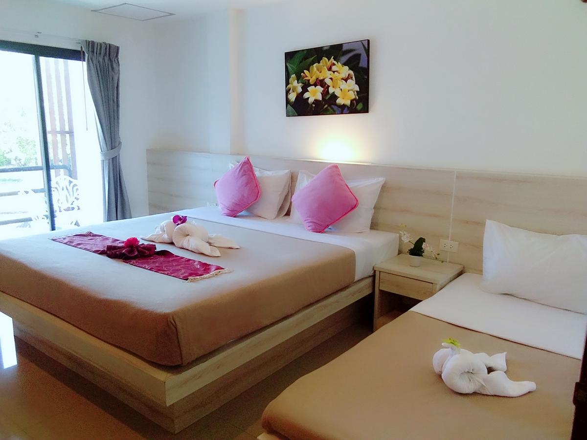 Phuthara Hostel 푸껫 외부 사진