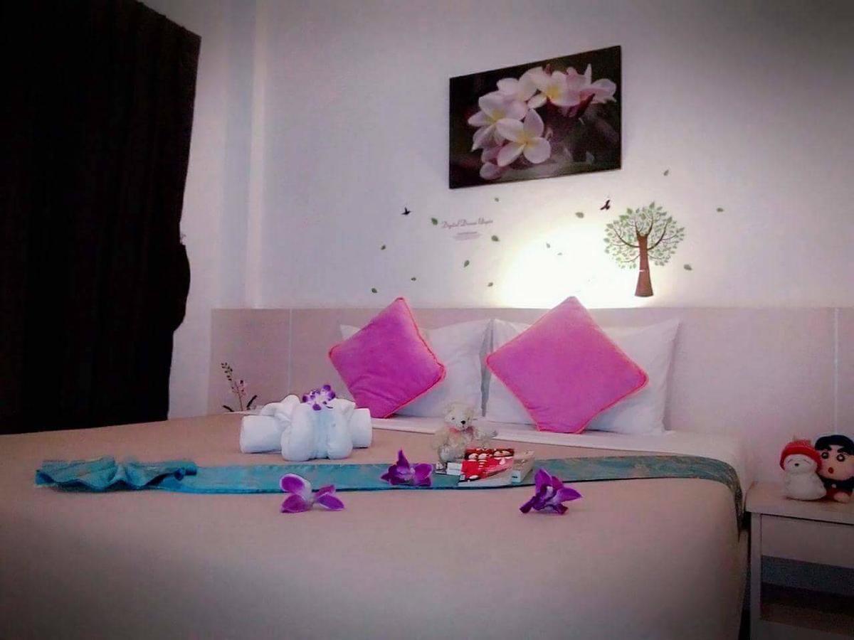 Phuthara Hostel 푸껫 외부 사진