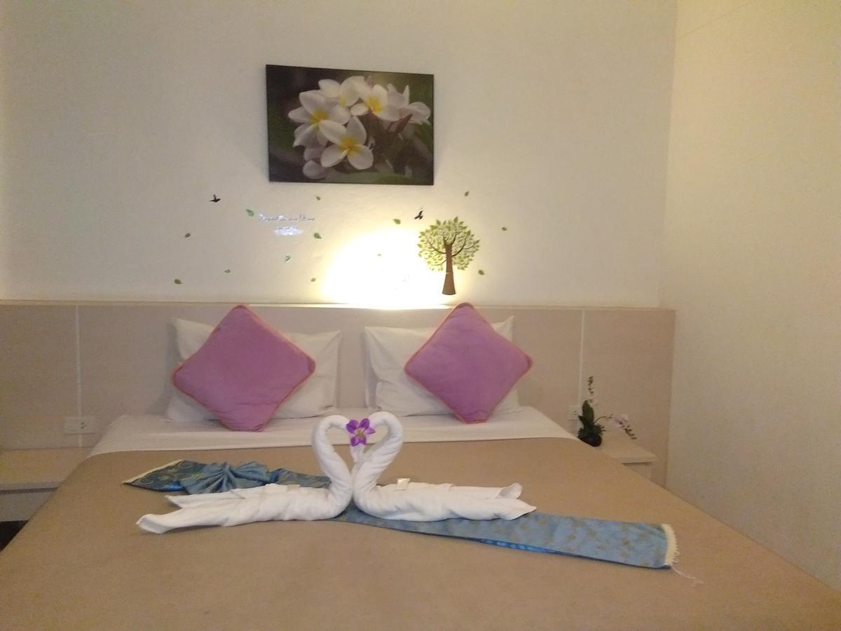 Phuthara Hostel 푸껫 외부 사진