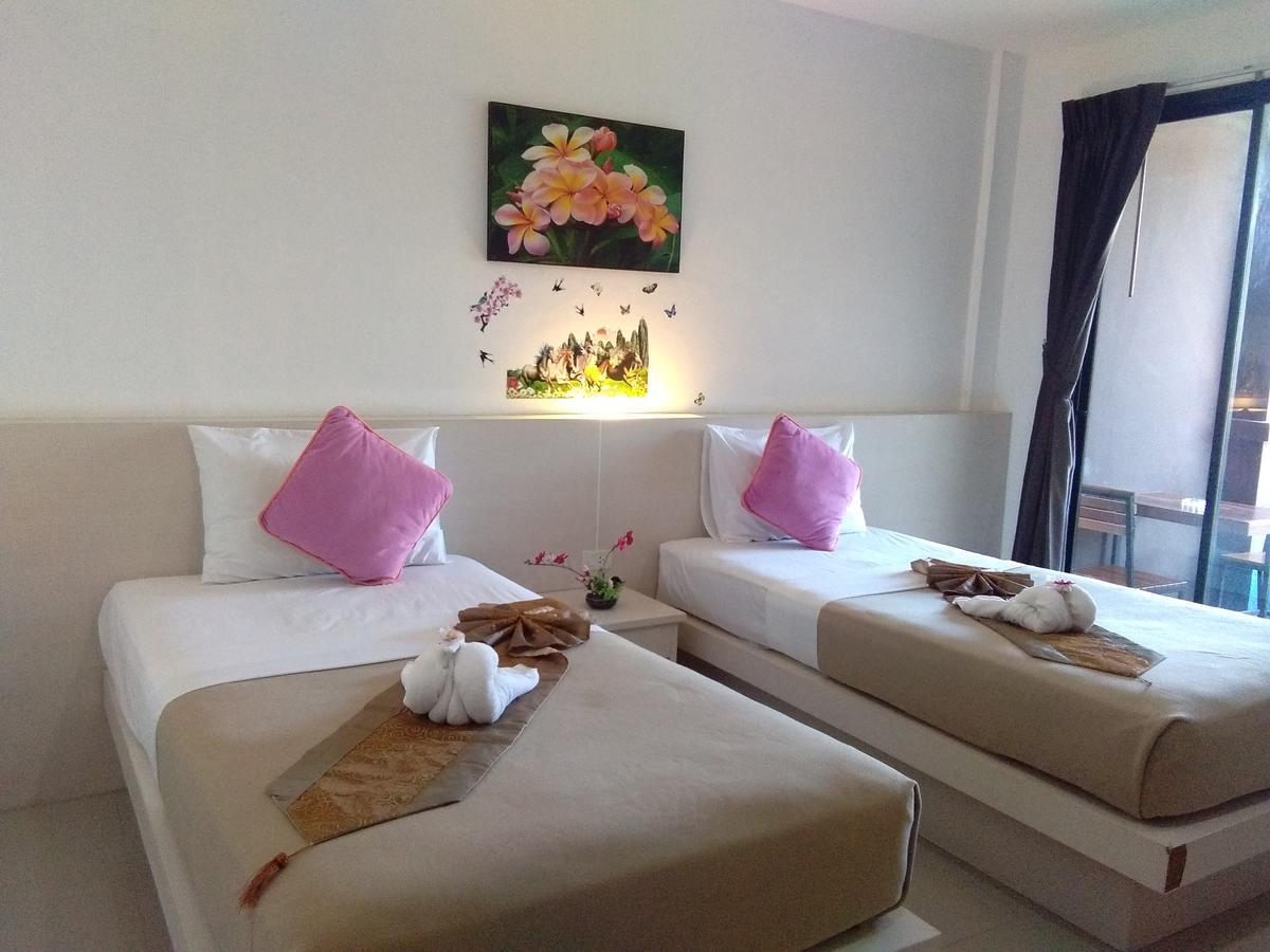 Phuthara Hostel 푸껫 외부 사진