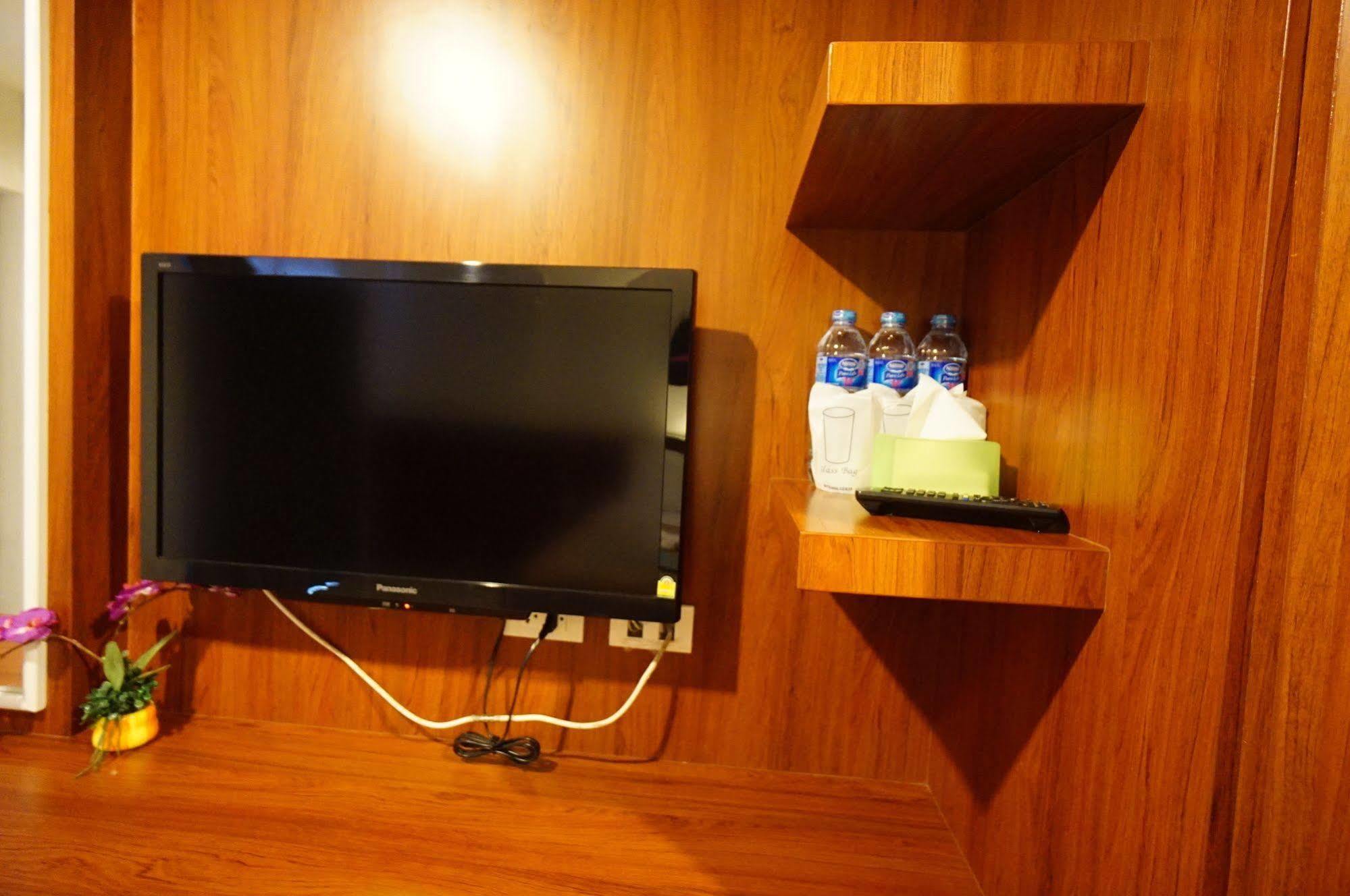 Phuthara Hostel 푸껫 외부 사진
