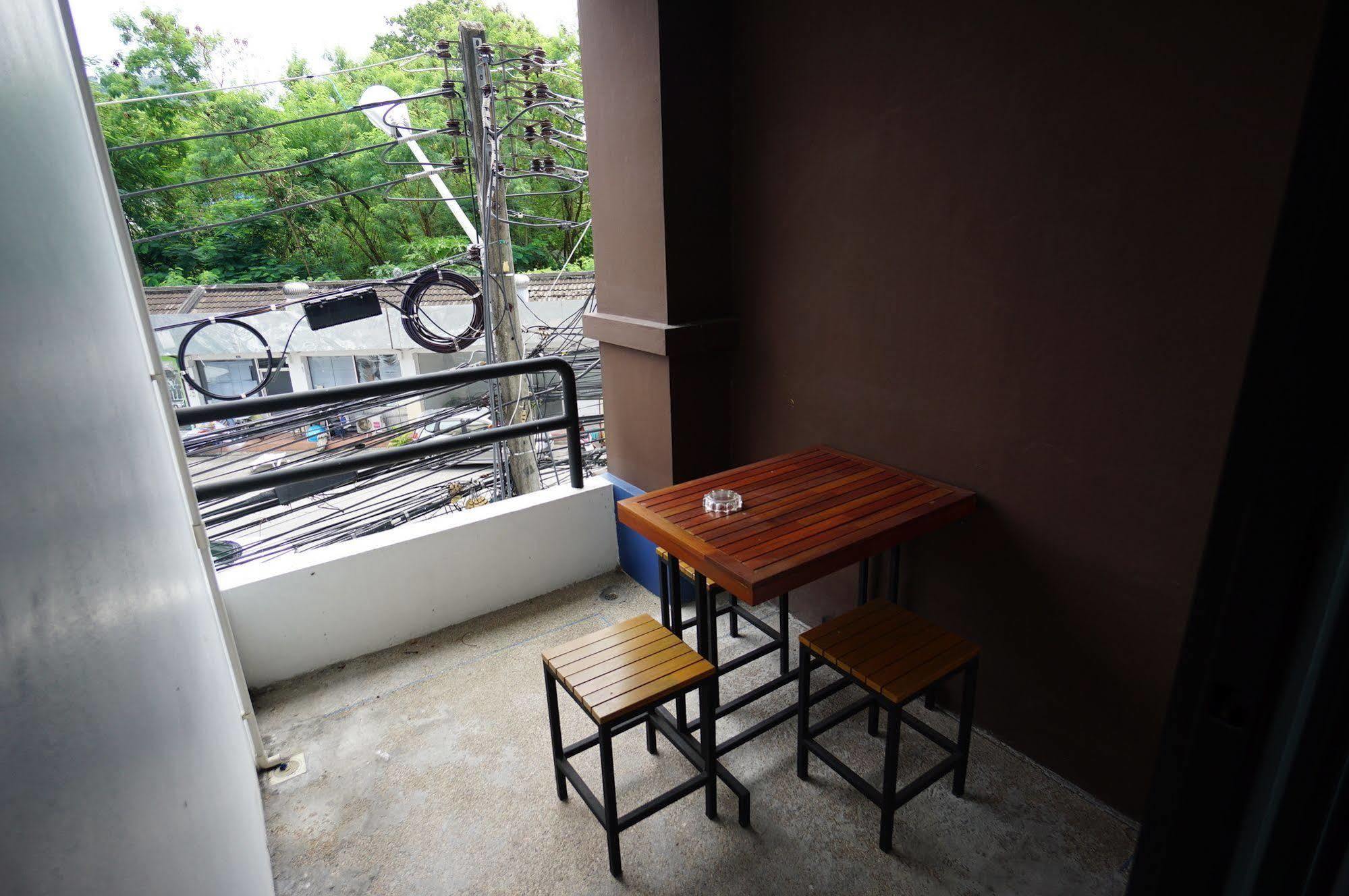 Phuthara Hostel 푸껫 외부 사진