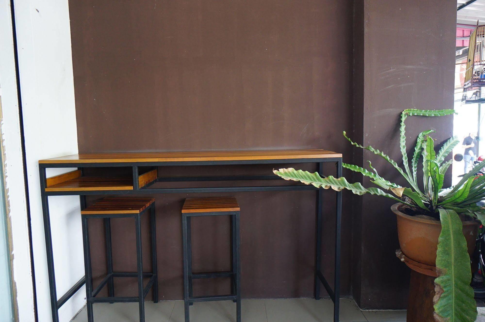 Phuthara Hostel 푸껫 외부 사진